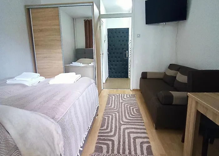 Fontana Cozy Apartment Near Danube River